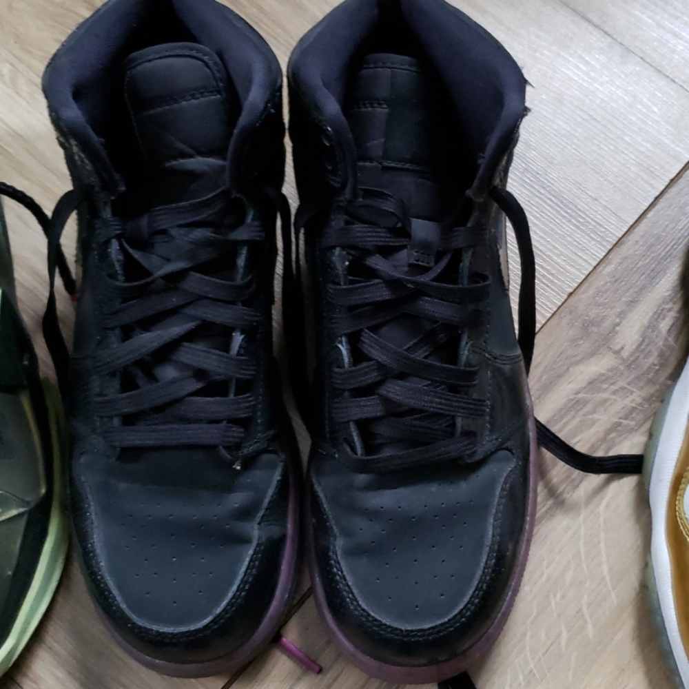 Sneakers - Picture 5 of 7